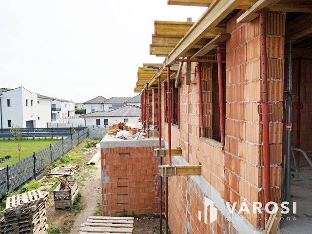 Nem klasszikus ikerház-önálló otthon élmény Ganzkertvárosban