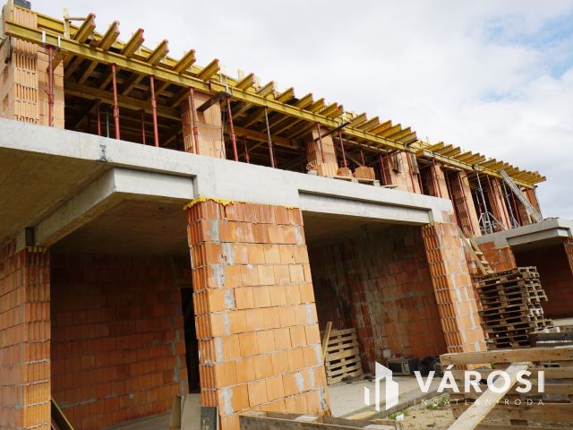 Eladó modern 4 szobás ikerfél nagy teraszokkal