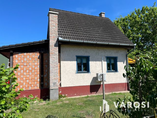 Debrecen-Apafán, Madárdalos Önellátó Kis Birtok Eladó!