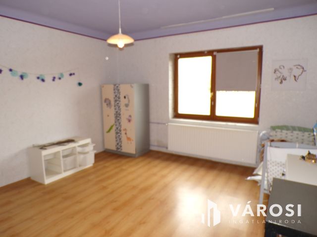 Csendes utcában tágas otthonos ház eladó!