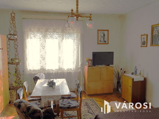 Écsi családiház eladó!