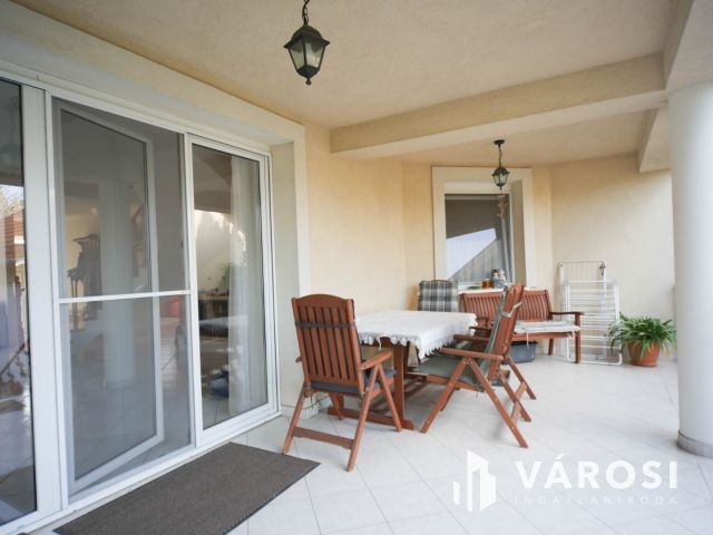 Exkluzív stílusos családi ház dupla garázzsal eladó