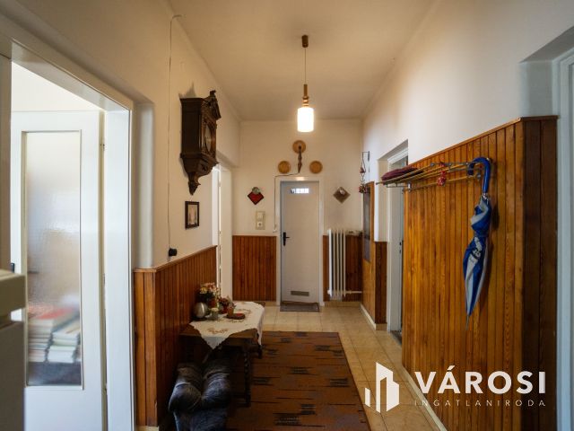 Saroktelken, kockaházból otthon