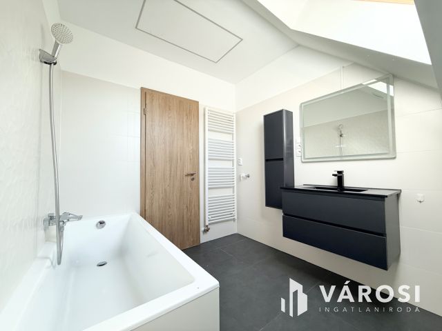 3 szobás dupla erkélyes 2020-ban épült lakás autóbeállóval