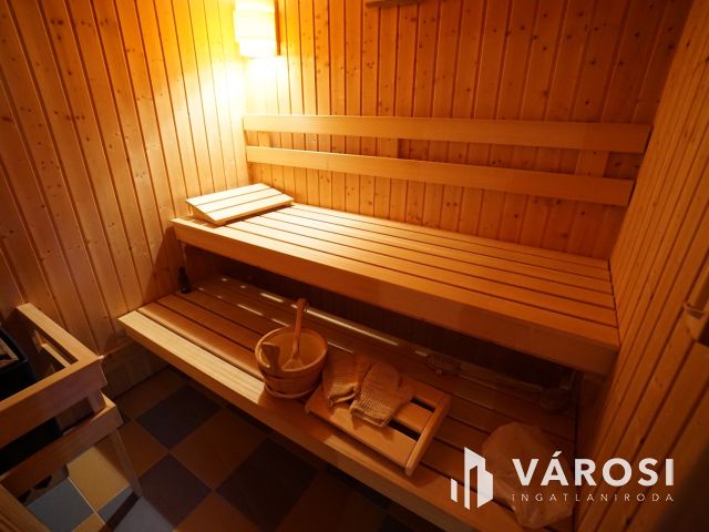 Kőbánya-Óhegy impozáns prémium otthona nagy kerttel eladó