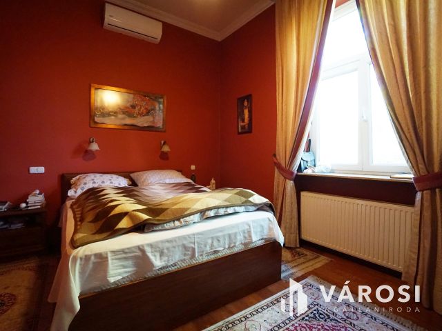 Kőbánya-Óhegy impozáns prémium otthona nagy kerttel eladó