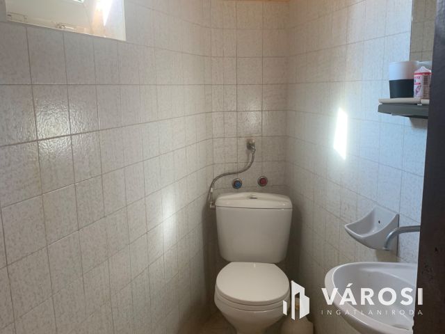 Nyiregyháza belvárosában bájos sorház ,üzlettel eladó