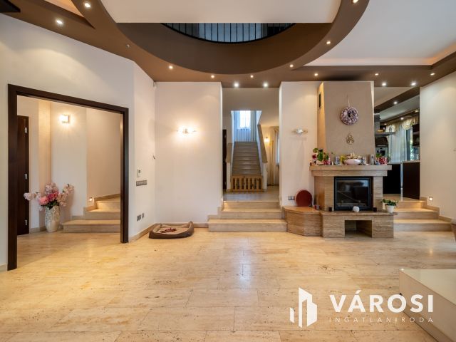 Mediterrán családi ház, luxus lakóparkban Fótligeten