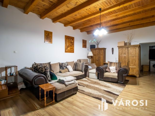 Kétgenerációs ikerház, saját kertrésszel