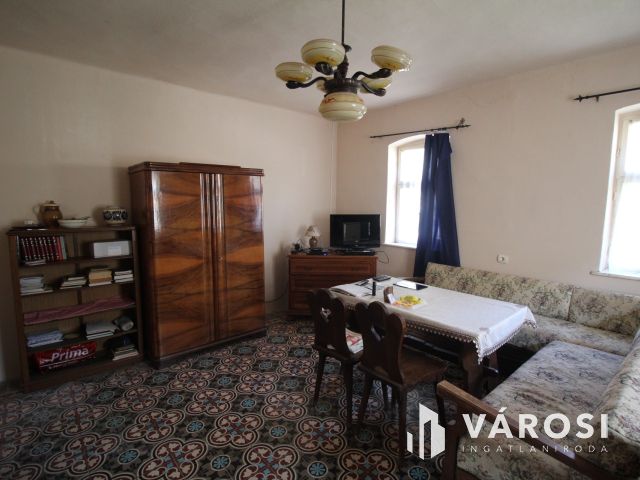 Jó állapotú, kis parasztház eladó