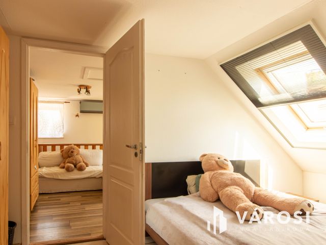 Napelem, medence, 3 garázs – ritka lehetőség Annavölgyön