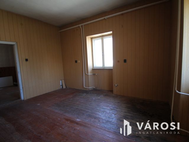 5 szobás, tágas ház Jákon