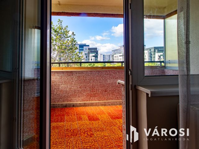 Azonnal költözhető felújított, Metró közeli lakás