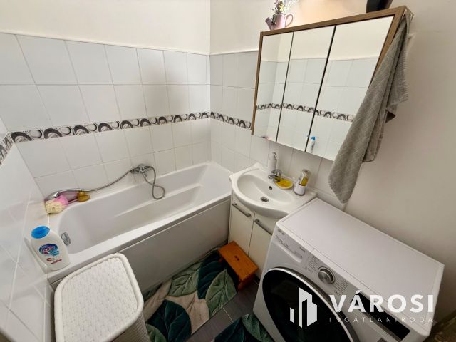 Belvárosban 2. emeleti, 1+2 félszobás lakás eladó!