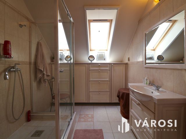 Pazar otthon, botanikus kerttel