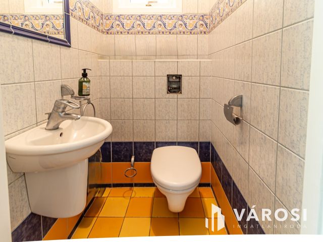 Csend, tér, kert és elegancia – kiadó ház Bp 2.kerületében