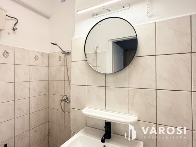 Erkélyes, 1. emeleti garzonlakás (30m²) M3 metróvonalon