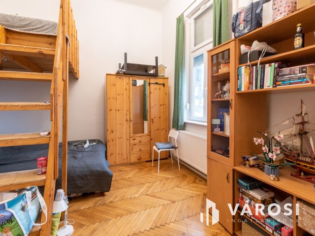 53 m², 4. emeleti, liftes lakás Operaház közvetlen közelében