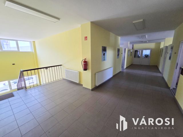 Kiadó Ipari ingatlan nagy irodával /üzlethelyiséggel Tökölön