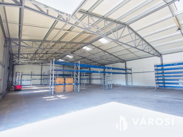 680 m2-es ipari csarnok, 340 m2-es irodával kiadó